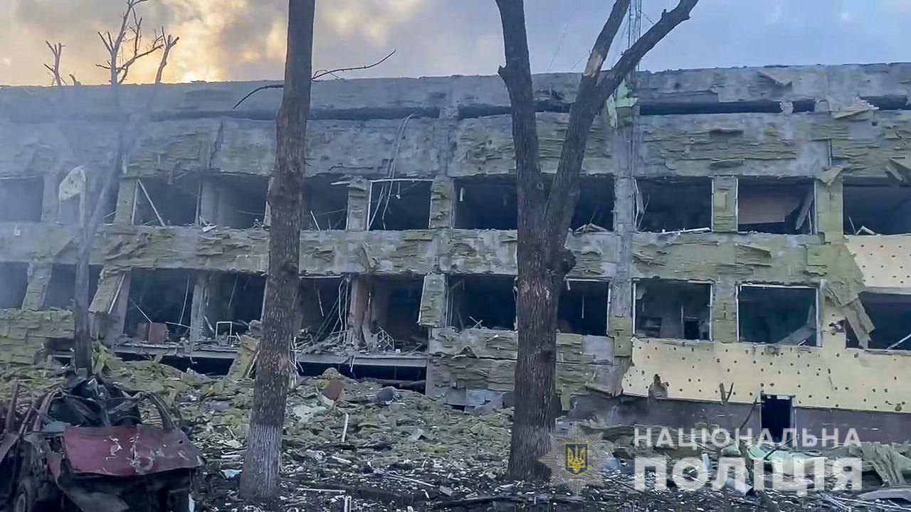 Russians destroyed a maternity hospital in Mariupol