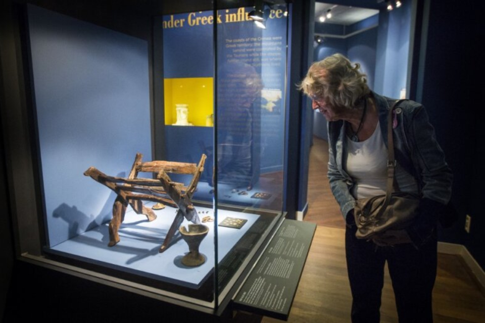 Russia tries to appropriate and take away museum exhibits from…