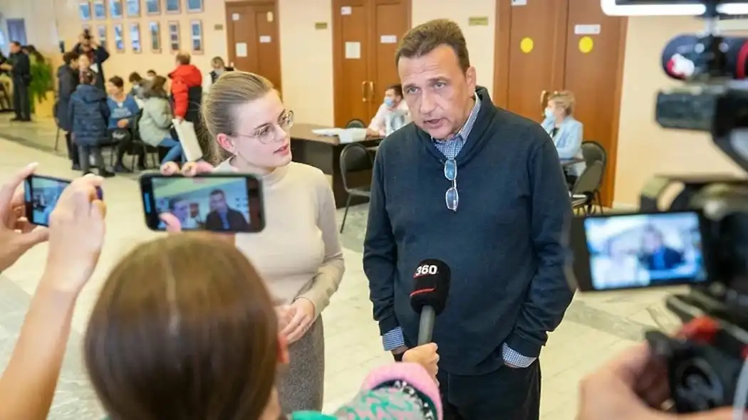 Who is Arnaud Develay: how he spreads propaganda and Putin’s&hellip;